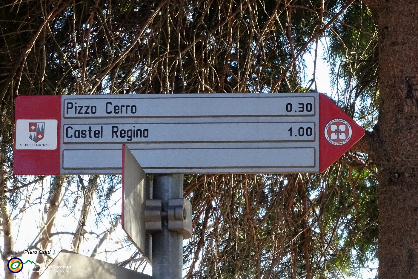 77 In direzione Pizzo Cerro prendo a dx la variante dei 4 roccoli....JPG